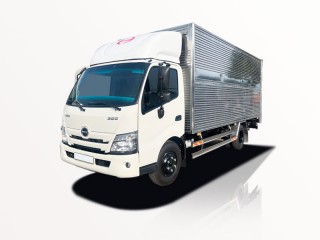 Xe Tải Hino XZU720L Euro 5 3.5 Tấn Thùng Kín