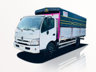 Xe Tải Hino XZU710L Euro 5 2.5 Tấn Thùng Bạt