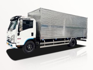 Xe Tải Isuzu NQR75LE5 5.5 Tấn Thùng Kín