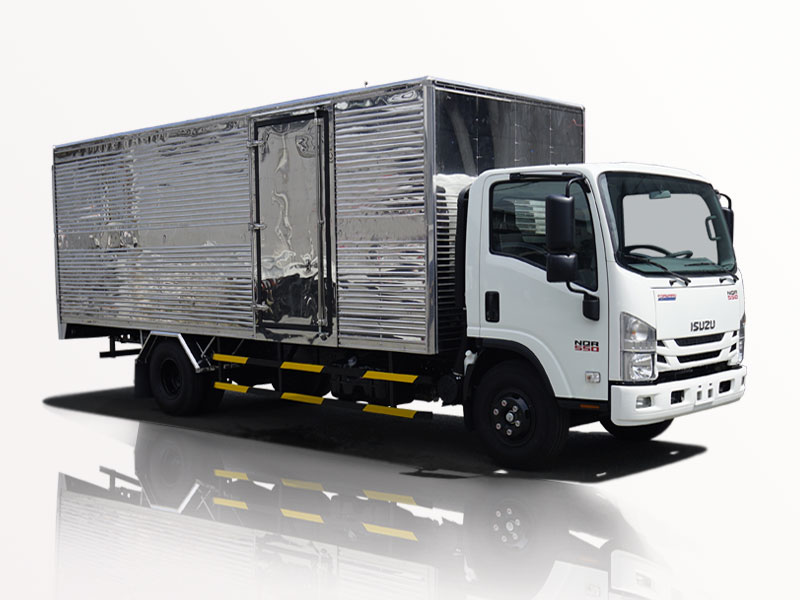 Xe Tải Isuzu NQR75ME4 5.5T - 5T5 - 5.5 Tấn Thùng Kín Giá Cả Cạnh Tranh