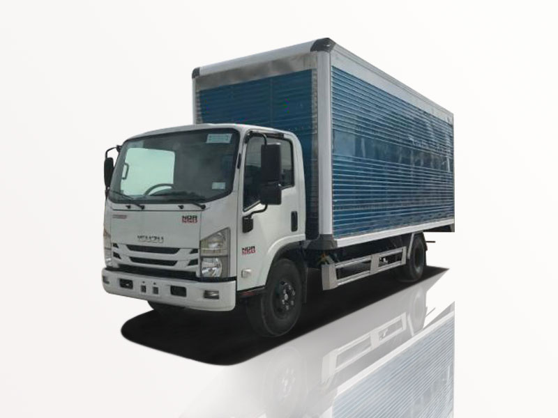 Xe Tải Isuzu NQR75ME4 5 Tấn Chở Pallet Chứa Cấu Kiện Điện Tử