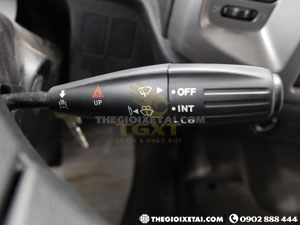 1-cong-tac-gat-nuoc-xe-tai-Hino-FC