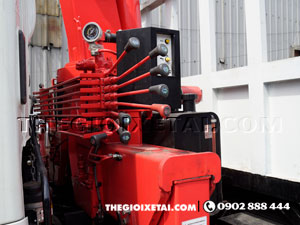 1can-dieu-khien-xe-tai-hino-fc-gan-cau-unic-545