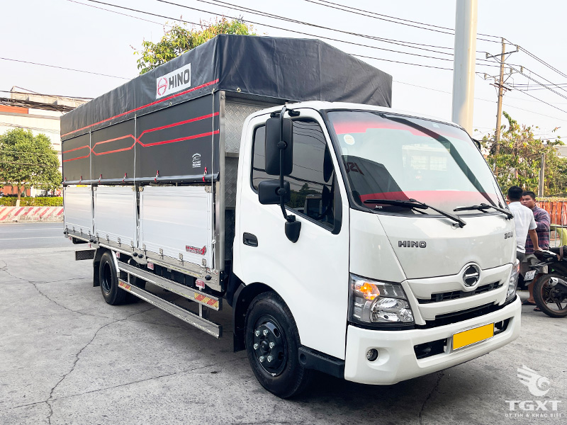 Xe Tải Hino XZU720L Euro 5 3.5 Tấn Th&ugrave;ng Bạt