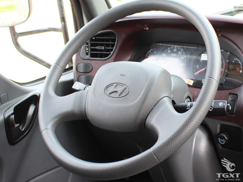 Xe Tải Hyundai HD700 Nâng Đầu Chở Máy Chuyên Dùng