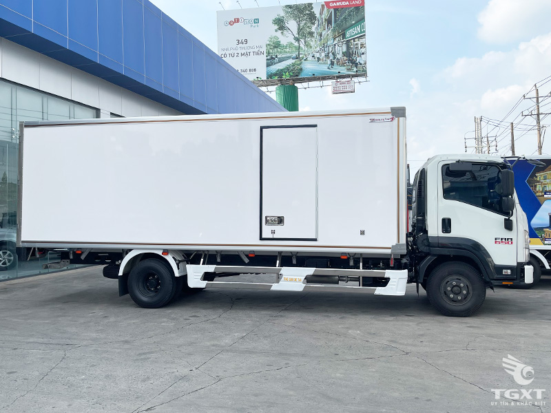 Xe Tải Isuzu FRR90LE5 6 Tấn Thùng Bảo Ôn