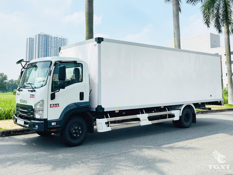 Xe Tải Isuzu FRR90NE5 5.8 Tấn Thùng Bảo Ôn Oxy