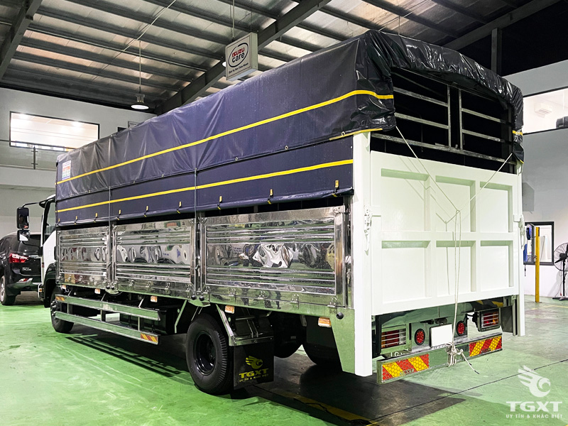 Xe Tải Isuzu FRR90NE5 6 Tấn Th&ugrave;ng Bạt Bửng N&acirc;ng