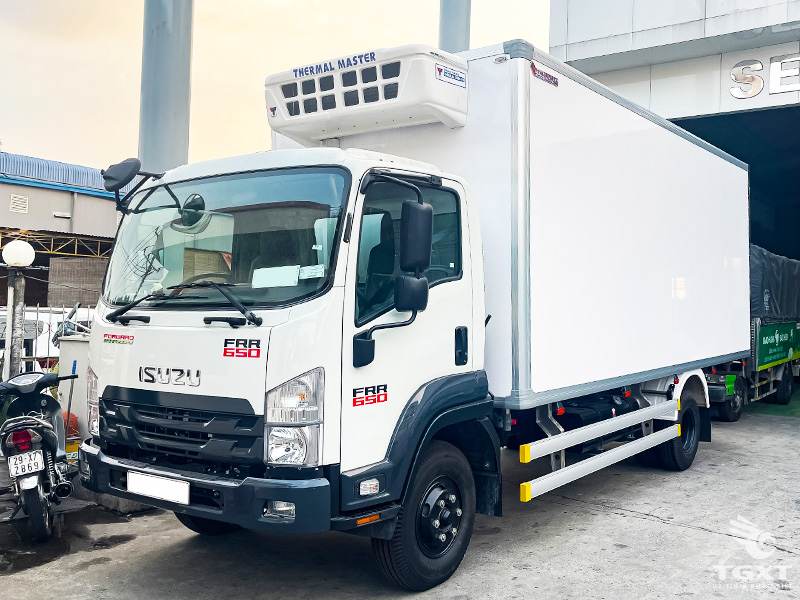 Xe Tải Đ&ocirc;ng Lạnh Isuzu FRR90NE5 5.8 Tấn
