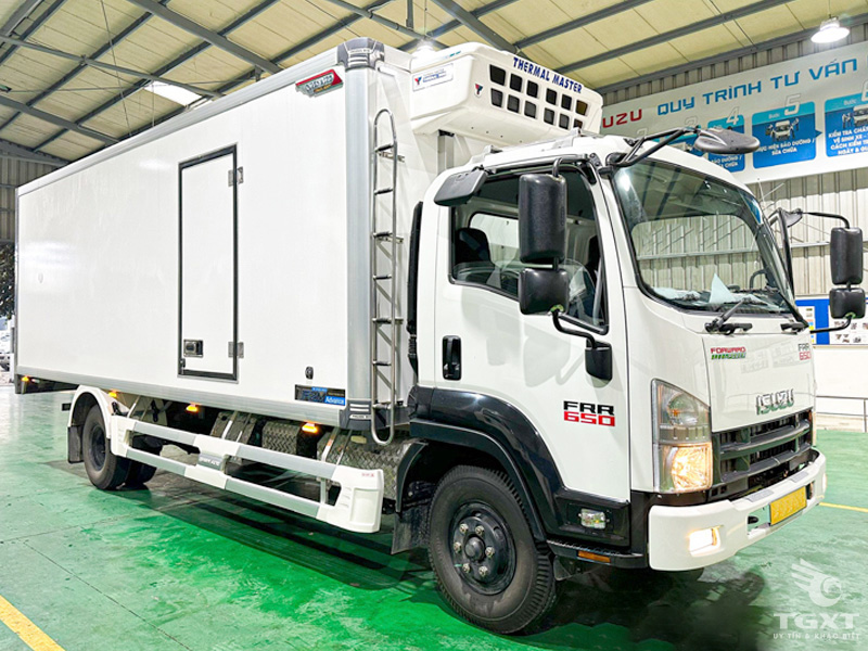 Xe Tải Isuzu FRR90NE5 5.8 Tấn Thùng Đông Lạnh