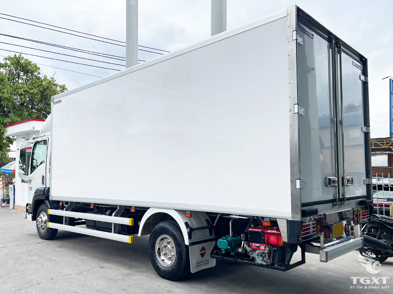 Xe Tải Isuzu FRR90QE5 5.5 Tấn Th&ugrave;ng Bảo &Ocirc;n Oxy