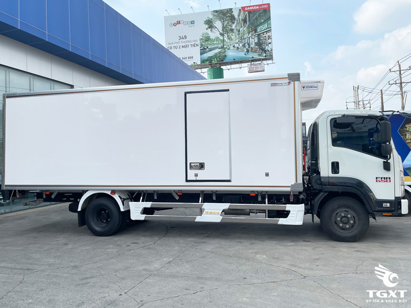 Xe Tải Isuzu FRR90QE5 5 Tấn Thùng Đông Lạnh