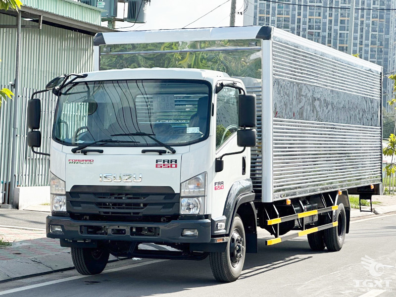 Xe Tải Isuzu FRR90QE5 6.5 Tấn Thùng Kín