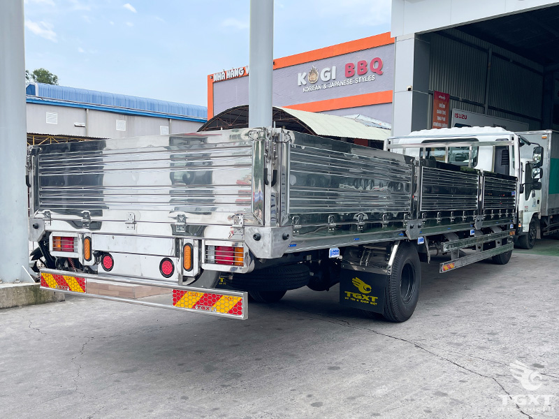 Xe Tải Isuzu FSR90NE5 7.5 Tấn Th&ugrave;ng Lửng