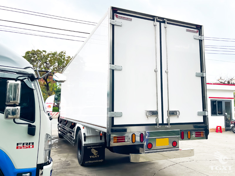 Xe Tải Đ&ocirc;ng Lạnh Isuzu FVR34SE5 6.8 Tấn