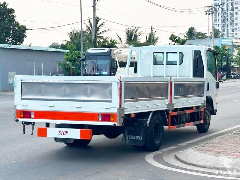 Xe Tải Isuzu NPR85ME5 3.5 Tấn Th&ugrave;ng Lửng