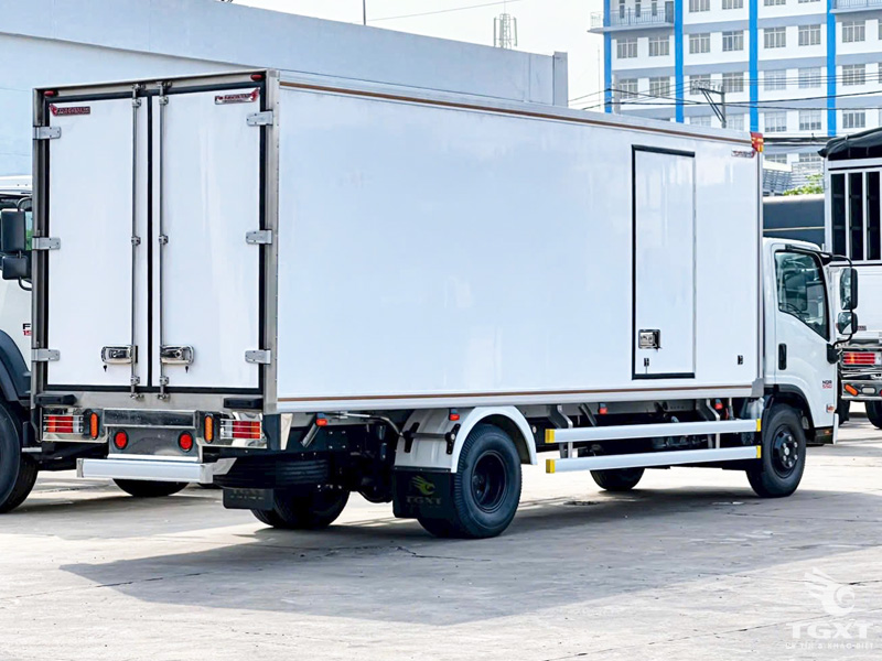 Xe Tải Đ&ocirc;ng Lạnh Isuzu NQR75ME5 5 Tấn