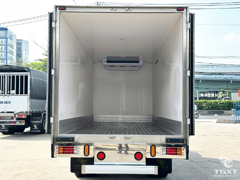 Xe Tải Đ&ocirc;ng Lạnh Isuzu NQR75ME5 5 Tấn