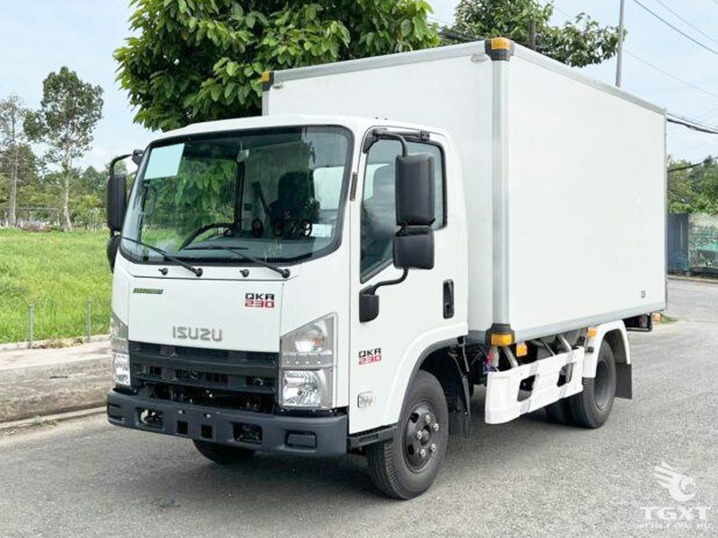 Xe Tải Isuzu QLR77FE5 2.3 Tấn Thùng Bảo Ôn