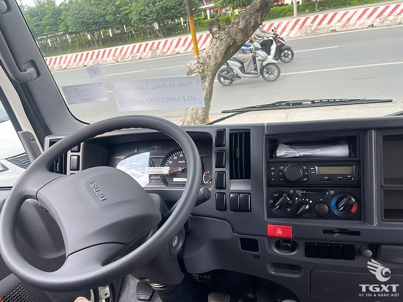 Xe Tải Isuzu QLR77FE5B 1.5 Tấn Th&ugrave;ng Bạt