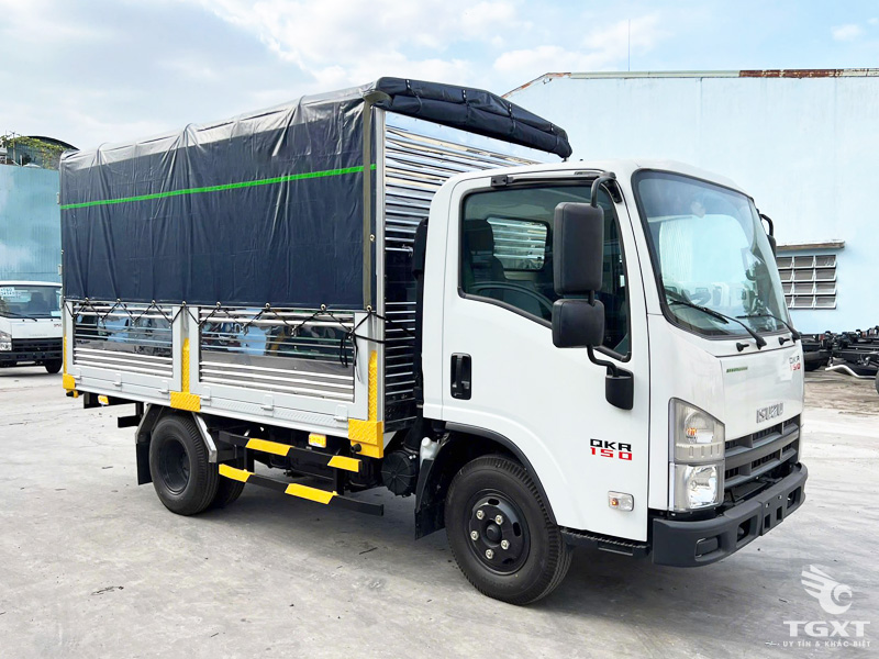 Xe Tải Isuzu QLR77FE5B 1.5 Tấn Th&ugrave;ng Bạt