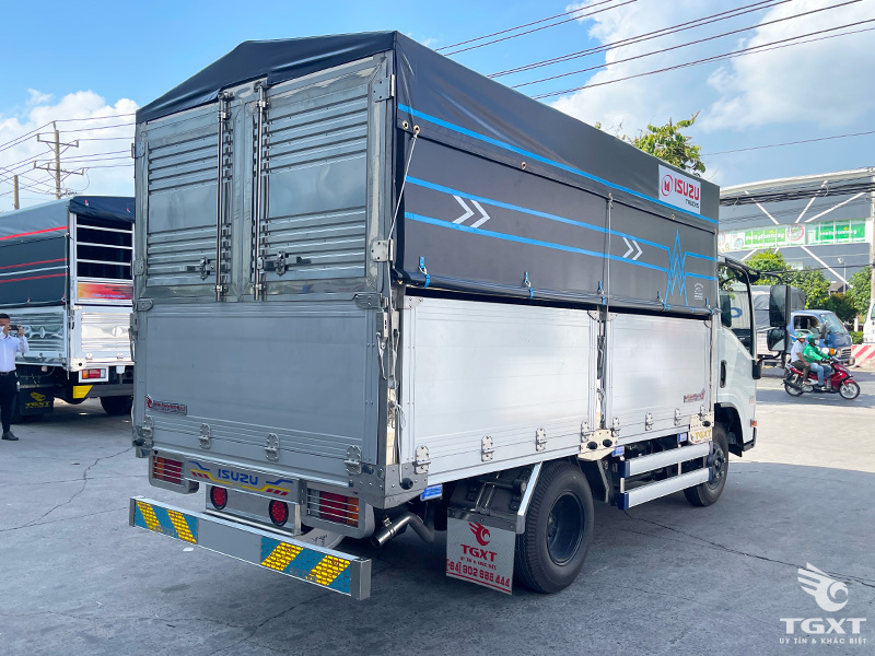 Xe Tải Isuzu QLR77FE5B 1.5 Tấn Th&ugrave;ng Bạt