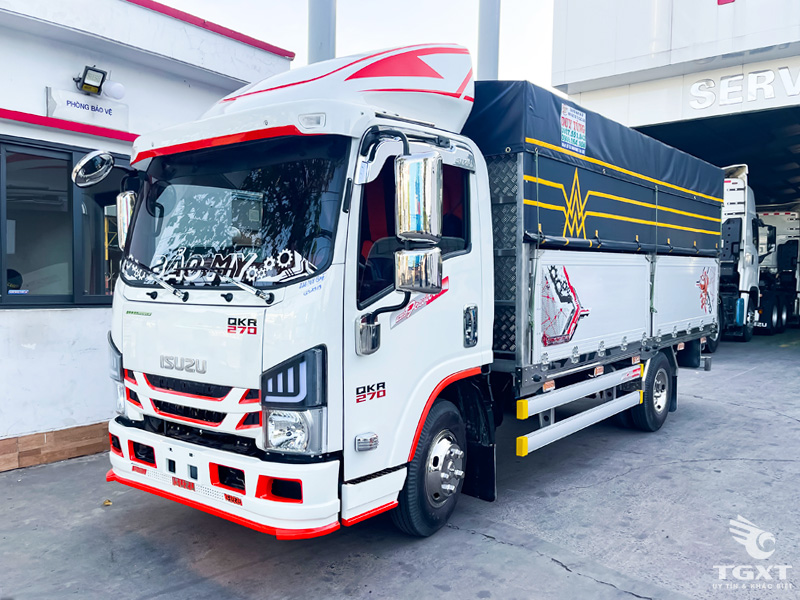 Xe Tải Isuzu QMR77HE5 2.8 Tấn Thùng Bạt