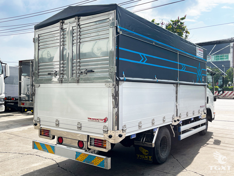 Xe Tải Isuzu QMR77HE5A 2.3 Tấn Th&ugrave;ng Bạt