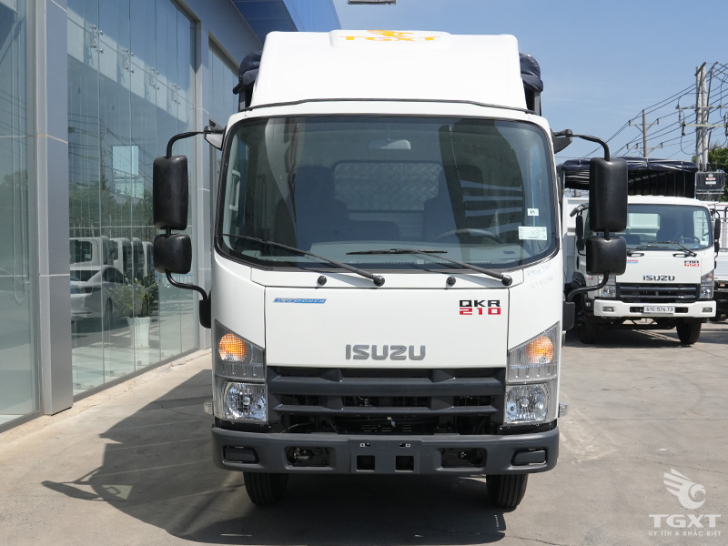 Xe Tải Isuzu QMR77HE5A 2 Tấn Thùng Bạt