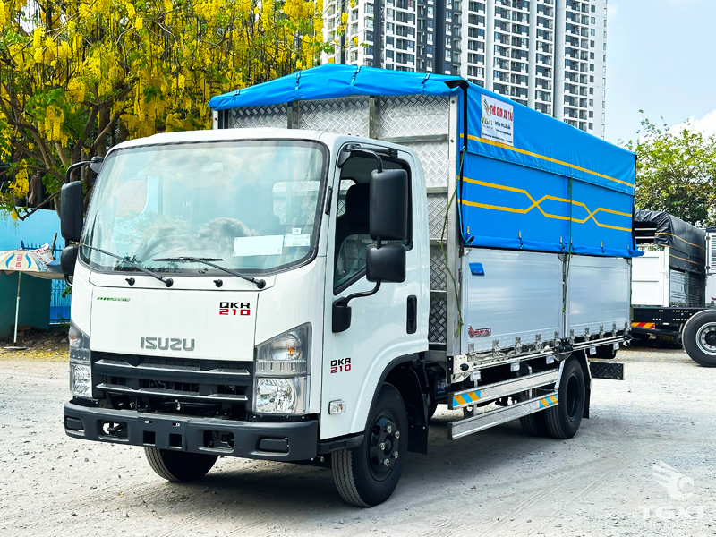 Xe Tải Isuzu QMR77HE5A 2 Tấn Th&ugrave;ng Bạt