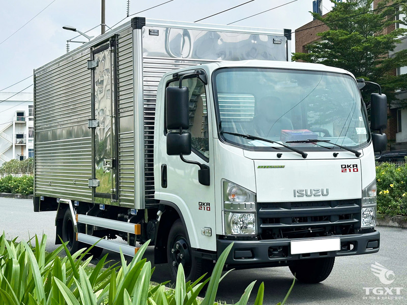 Xe Tải Isuzu QMR77HE5A 1.9 Tấn Thùng Kín