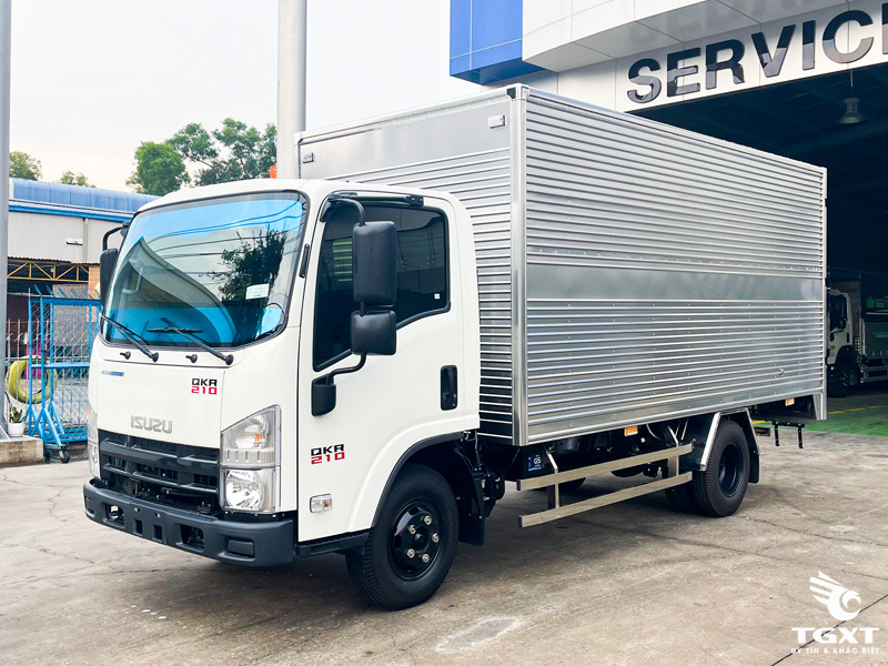 Xe Tải Isuzu QMR77HE5A 2.3 Tấn Thùng Kín