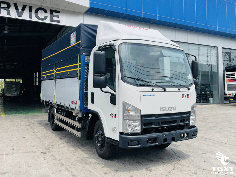 Xe Tải Isuzu QMR77HE4A 2 Tấn Thùng Bạt