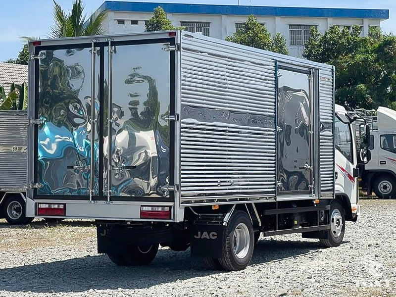 Giá Xe Tải Jac N200S E5 Thùng Kín Tải Trọng 1.9 Tấn